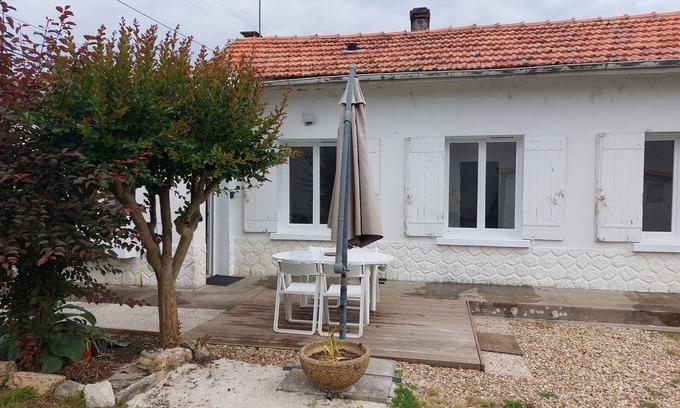 Montpon-Menesterol House | Maison Individuelle en Centre Ville Avec Jardin Clos et Parking Privé