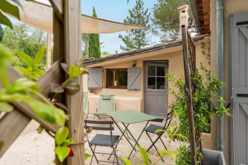 Apt Apartment | Maison Marvic, Studio dans les pins