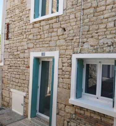 Fontenay-le-Comte House | Maison meublée, 2 chambres, cour