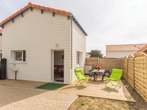 La Plaine-sur-Mer House | Maison mitoyenne cosy à 200m de la mer avec terrasse, wifi et équipements bébé - FR-1-306-1062