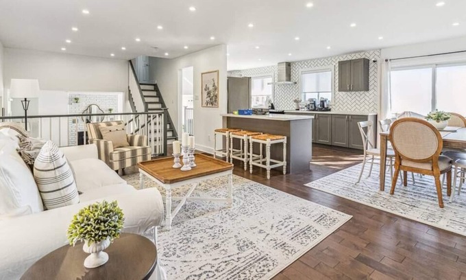 Kawartha Lakes Cottage | Maison Newman - Waterfront Luxury - Private Pool!