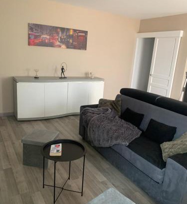 Decines-Charpieu Apartment | Maison, Parking privé, Climatisation !