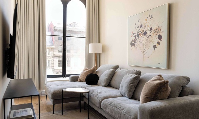 Old Montreal Apartment | Maison Place Jacques-Cartier - Suite 1 bedroom