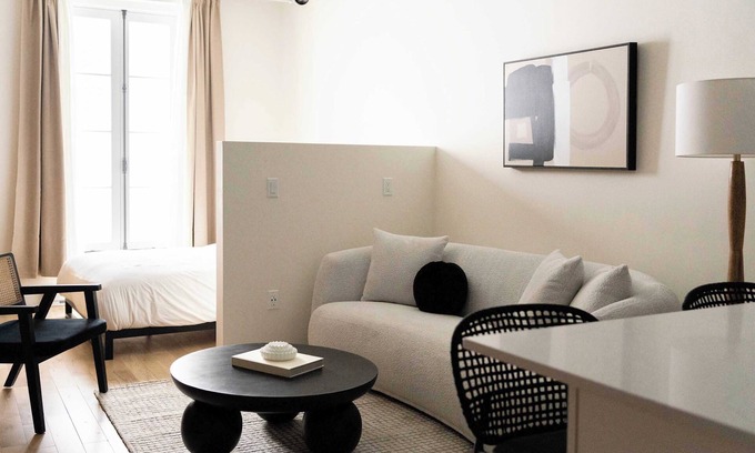 Old Montreal Apartment | Maison Place Jacques-Cartier Loft
