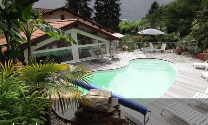 Halsou House | Maison Pour 10 Personnes Avec Piscine et spa a 20 mns de Biarritz