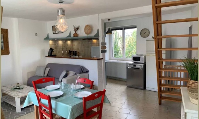 Deols Apartment | Maison proche du lac-4 pers-wifi-cour