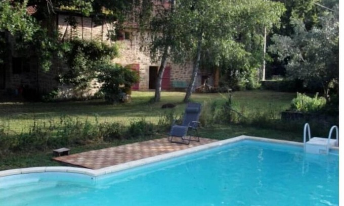 Capdenac Villa | Maison Quercynoise au Calme Avec Piscine