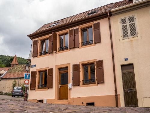 Thann House | Maison rénovée au cœur de Thann : 3 chambres, cuisine équipée, proche randonnées et villes alsaciennes - FR-1-744-11