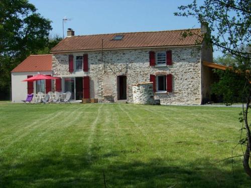 La Roche-sur-Yon House | Maison rénovée en pleine campagne avec terrain, terrasse et équipements familiaux - FR-1-426-157