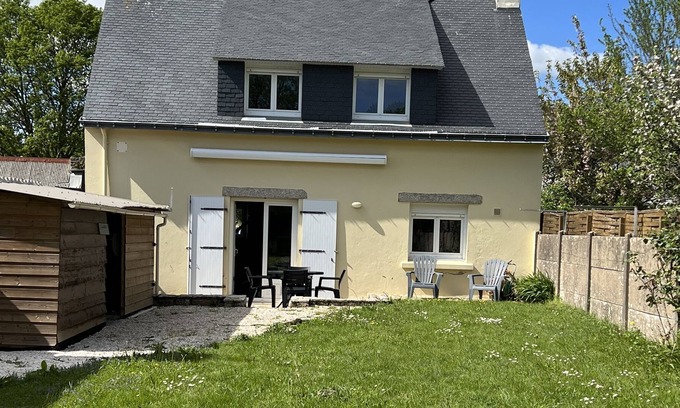 Baye House | Maison Rénovée en Impasse à Baye