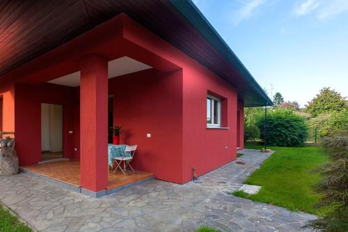 Besnate House | Maison Rouge