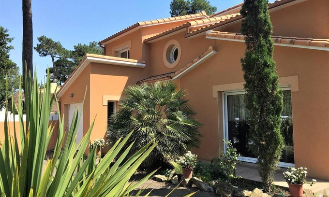 Saint-Brevin-l'Ocean House | Maison spacieuse près de la mer à Saint-Brevin, 8 pers, jardin, WiFi, jeux, parking, bébé. - FR-1-392-126
