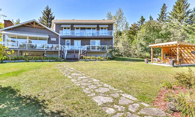 St-Adolphe-d'Howard Ski Chalet | Maison Unique sur le Bord du Lac St-joseph Navigable