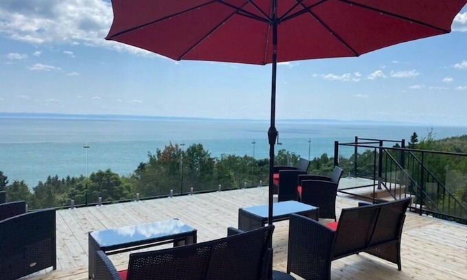 Cap-a-l'Aigle House | Maison victoria Inn