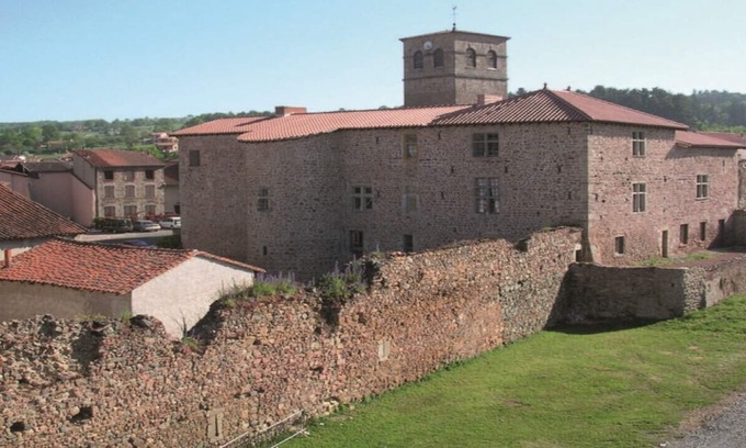 Pouilly-les-Feurs House | Maisonclos de murs campagne