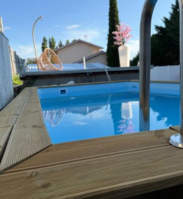 Creuzier-le-Vieux Ski Chalet | Maisonnette avec Jardin, Piscine, Netflix