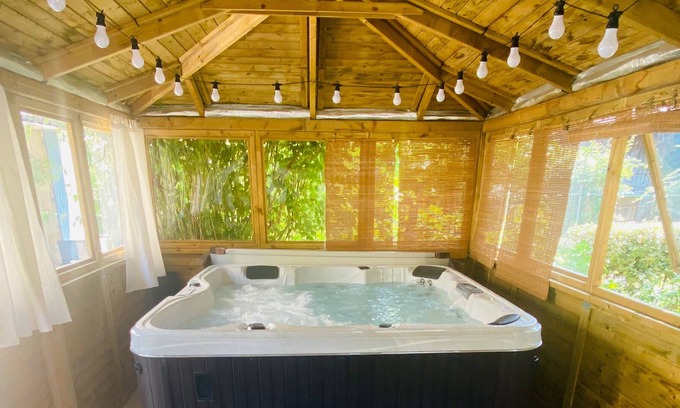 Bergerac House | Maisonnette Style Industriel 2-4 Personne Piscine Campagne en Ville