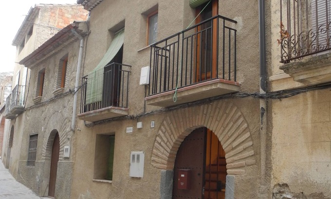 Torroja del Priorat Apartment | Maissonette with light, great room layout, ideal for remote working GLASFASER