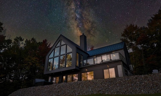 Saint-Damien House | Majesta & Lumina| Sleeps 20 |Pool Table | Hot Tubs