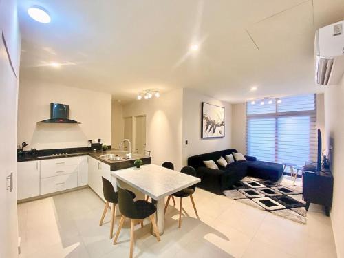 Monterrey Apartment | Majestic Apt BBQ Gym Arena MTY Wi-fi Parking