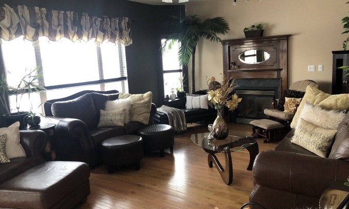 Red Deer House | Majestic executive home with hot tub and pool table