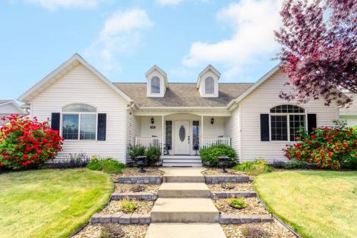 Post Falls House | Majestic Home by the River