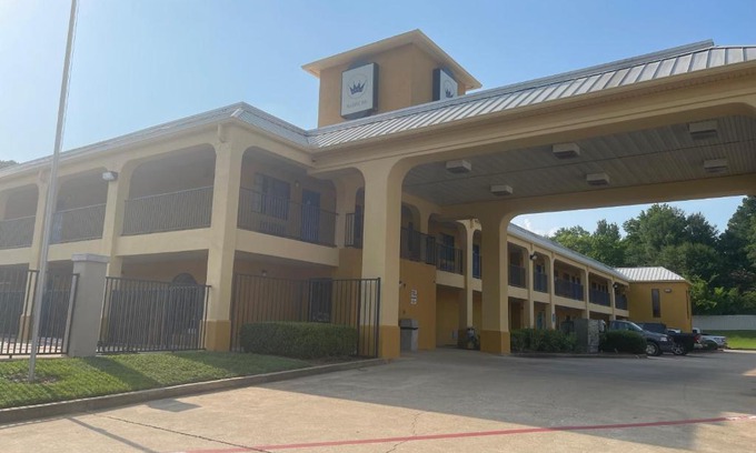 Longview Hotel | Majestic Inn