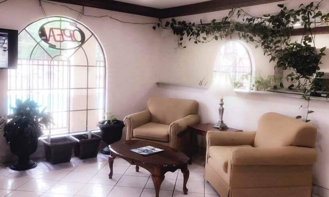 Longview Hotel | Majestic Inn