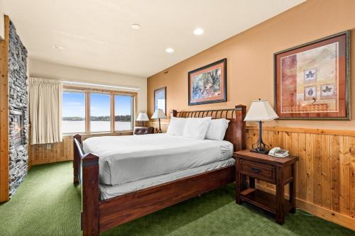 Two Harbors Apartment | Majestic Lake Views 1BR King Suite and Heated Pools