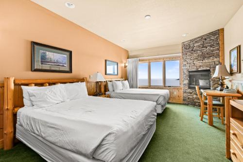 Two Harbors Apartment | Majestic Lake Views Studio 2-Queen Beds and Heated Pools