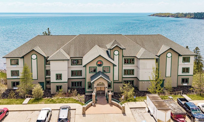 Two Harbors Apartment | Majestic Lake Views | 2BR w/King Suite | Pools