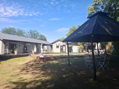 Bayswater House | Majestic Manor Guesthouse & Coffee Shop