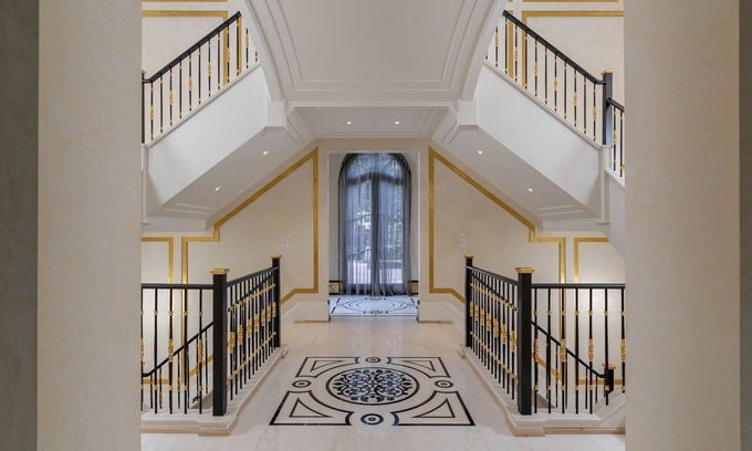 Sheridan House | Majestic Mansion: Ultra-Luxury Palace