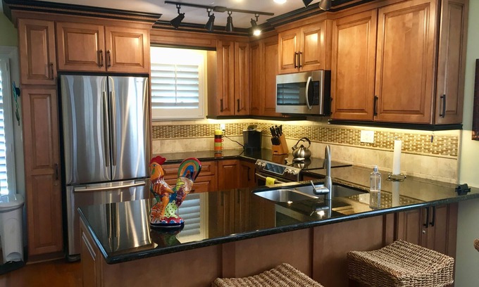 Truman Annex House | MAJESTIC PARADISE II Luxury living in Truman Annex. Downtown, pool, 2 blks