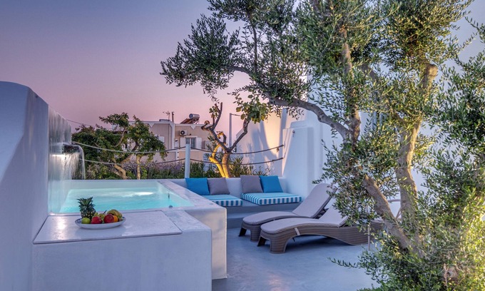 Megalochori House | Majestic Sky Luxury Suites