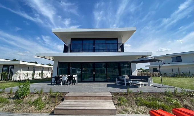 Zeewolde Villa | Majestic villa in Zeewolde with garden