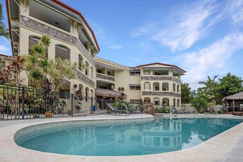 Mount Coolum Apartment | Makai - Hawaiian for "toward the ocean"