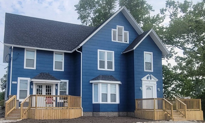 Gypsum Cabin | Make time for Lake Time! Close to FERRIES, BEACHES, & CEDAR POINT! Entire House