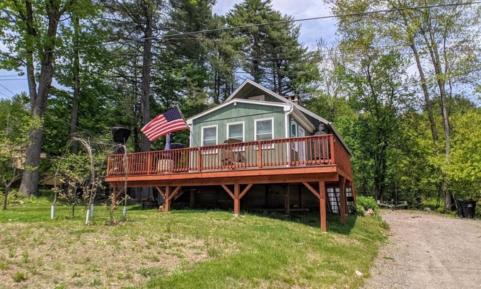 Lochmere House | Makin' Memories with beach access and dock on Silver Lake!