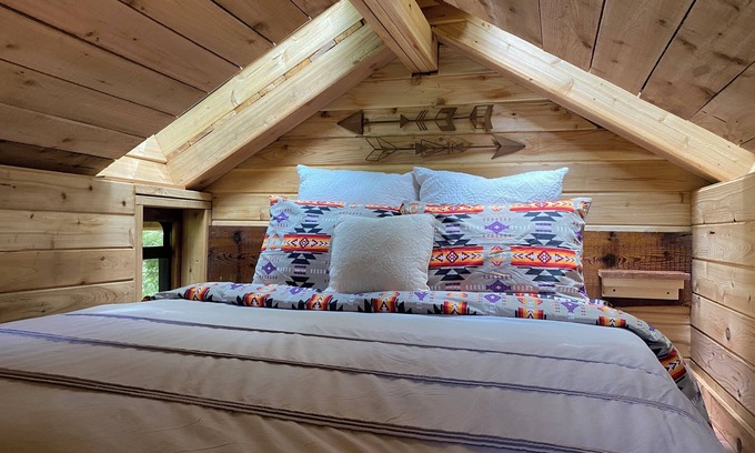 Crawford Bay Cabin | Makinaak Crossing - Tiny Cabin Escape