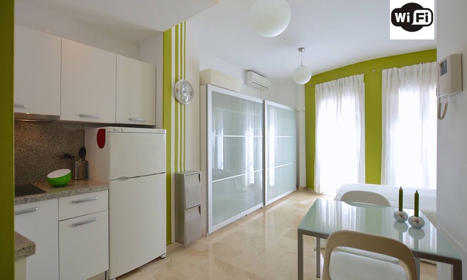 San Felipe Neri Apartment | Malaga: Quiet, cosy studio