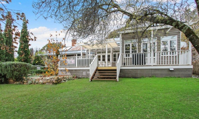 Beechworth House | Malakoff House - sent on 3/4 acre and absolutely stunning