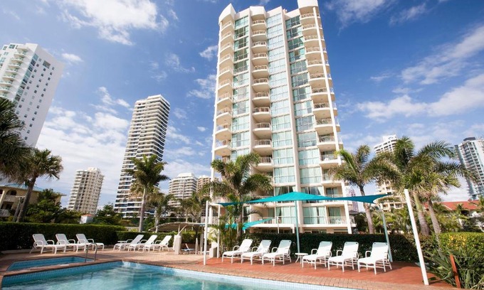 Main Beach Apartment | Maldives Resort Main Beach, Gold Coast