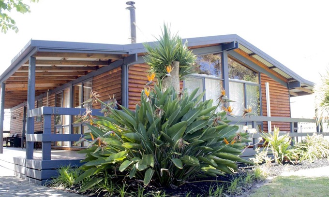 Cowes House | Maleys Log Cabin the perfect getaway.