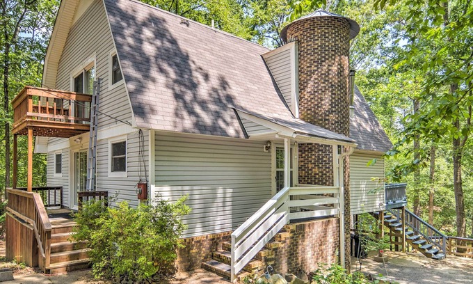 Jones Mills House | 'Mallard’s Rest' Waterfront Hot Springs Home!