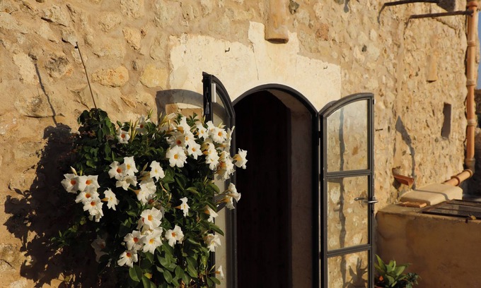 Llubi Cottage | Mallorca Holiday House - Beautiful stonehouse with stunning Tramuntana views.