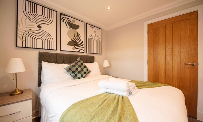 Reading Apartment | Malthouse Court - Premier 2-Bed with Terrace