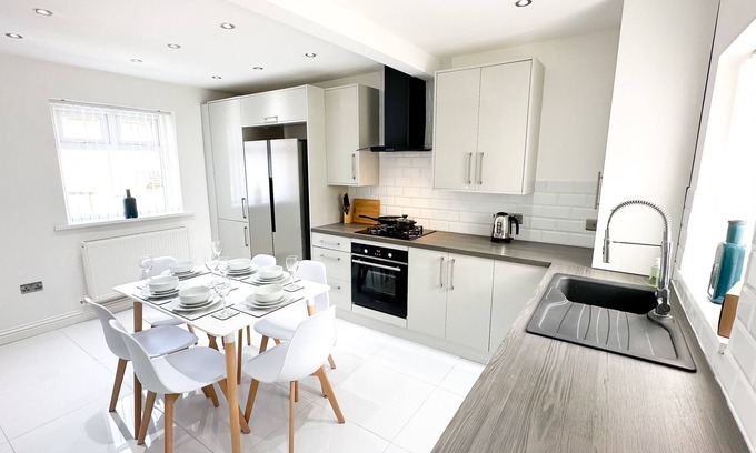 Billingham House | Malvern House by Blue Skies Stays