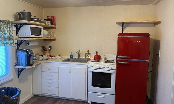 Burns House | Mama Bear’s Den- Pet Friendly