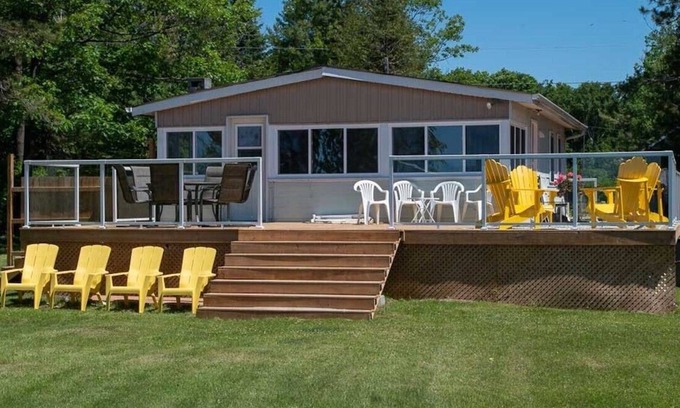 Tiny Cottage | Mama's Beach House - Stunning 3BR Cottage w/ Huge Sand Beach, Wi-Fi, Large Deck